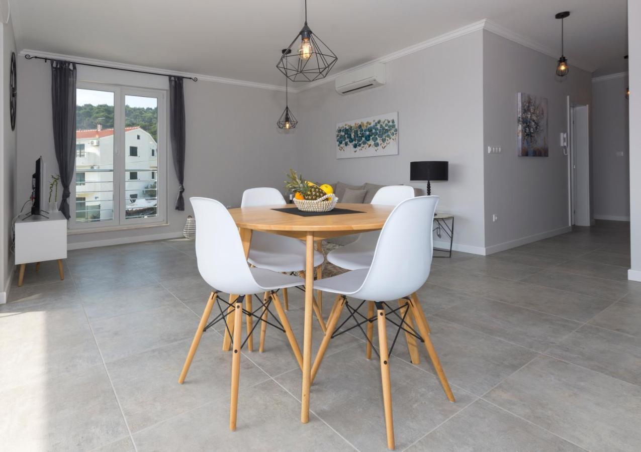 Petra'S Place - Sea View Apartment Slatine Exterior foto