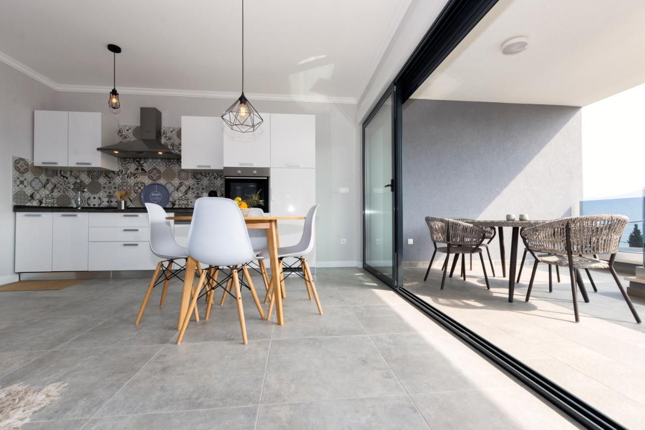 Petra'S Place - Sea View Apartment Slatine Exterior foto